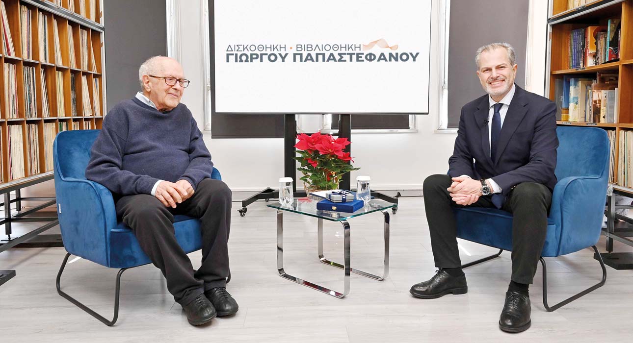 EΡΤ: Aίθουσα Γιώργου Παπαστεφάνου